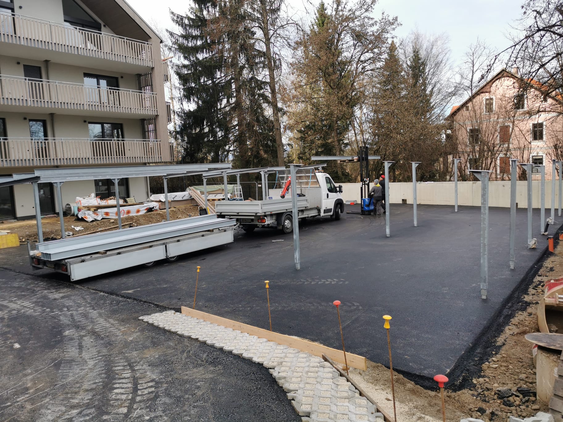 Montage Carport mit 3 Stellplätzen